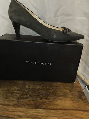 Tahari Dark Gray  Pointed Leather & Suede Mid Heel Pumps with Buckle 9m
